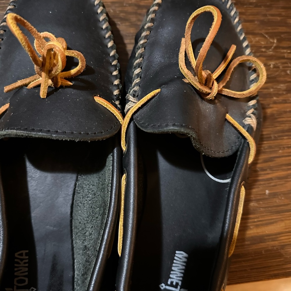 Men’s Minnetonka moccasins. Size 12M. - Picture 3 of 5